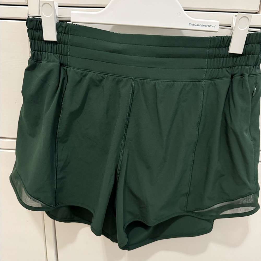 Lululemon hotty hot “4 short